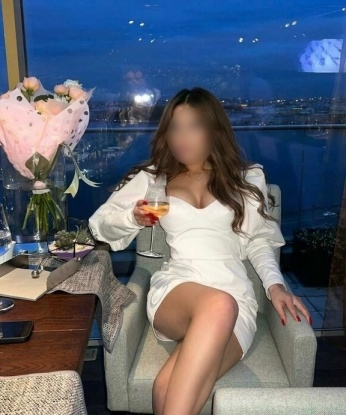 Милая блондинка с обольстительным взглядом и шаловливыми ручками готова окунуть тебя в мир удовольствия и страсти. Приглашаю в гости для ярких и незабываемых эмоций, обещаю, ты останешься доволен! 7448, 25 лет